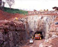 A construção da ferrovia exigiu a construção de túneis