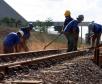 Presidente da Ferroeste, Maur?cio Querino Theodoro e o Diretor de Log?stica e Comercio Exterior do Paraguai, Raul Valdez e Jair Pedro Vendruscolo visitam as obras de constru?o do silo de armazenagem constru?do pelo Paraguai na Ferroeste. Foto Jorge Woll. SEIL/DER/FERROESTE.