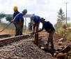 Presidente da Ferroeste, Maur?cio Querino Theodoro e o Diretor de Log?stica e Comercio Exterior do Paraguai, Raul Valdez e Jair Pedro Vendruscolo visitam as obras de constru?o do silo de armazenagem constru?do pelo Paraguai na Ferroeste. Foto Jorge Woll. SEIL/DER/FERROESTE.