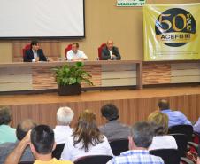 : O presidente da Ferroeste, João Vicente Bresolin, o vice-presidente de Comércio Exterior da Acefb, Alexandre Pécoits (mediador) e o diretor geral do DER, Paulo Roberto Melani durante o evento sobre logística terrestre.