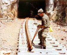 Imagem mostra Exército na construção da Ferroeste.