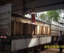 Carreta saindo do barracão do DNIT