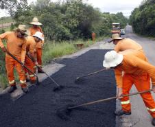 obras de recuperação da PR 449, trecho entre Palmas e a localidade de São Pedro. Foto Jorge Woll ? SEIL/DER