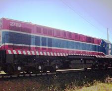 Nova locomotiva MX-620 (2702)  já circula com as cores da Ferroeste
