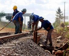 Presidente da Ferroeste, Maur?cio Querino Theodoro e o Diretor de Log?stica e Comercio Exterior do Paraguai, Raul Valdez e Jair Pedro Vendruscolo visitam as obras de constru?o do silo de armazenagem constru?do pelo Paraguai na Ferroeste. Foto Jorge Woll. SEIL/DER/FERROESTE.