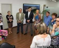 Presidente da Ferroeste (quarto, a partir da esquerda) participou da cerimônia de entrega. 