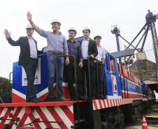 O Governador Beto Richa entrega em Cascavel, oeste do Paraná,  cinco novas locomotivas e 400 vagões que a Ferroeste comprou em 2015 e que reforçarão o escoamento da atual safra de verão