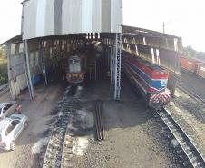 Oficina de locomotivas no pátio da Ferroeste em Guarapuava. 