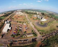 Vista geral do Porto Seco, Moega e estacionamentos de caminhões no pátio do Terminal de Cascavel