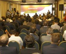 O governador Beto Richa apresentou nesta terça-feira (28), em São Paulo, a proposta de uma nova estrada para facilitar o escoamento da produção agrícola do Centro-Oeste brasileiro pelo Porto de Paranaguá. Os governadores de São Paulo, Geraldo Alckmin, e do Mato Grosso do Sul, Reinaldo Azambuja, também participaram do evento. São Paulo, 28/11/2017.Foto: Jaelson Lucas/ANPr