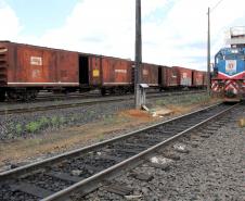 A Ferroeste (Estrada de Ferro Paraná Oeste S.A.) comemora os números recordes conquistados em 2018. Pelos 250 quilômetros da ferrovia entre Cascavel e Guarapuava serão transportadas 826 mil toneladas úteis (TUs) até 31 de dezembro, o que representa um crescimento de 15% em relação a 2017.  -  Foto: Jorge Woll/DER