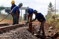 Presidente da Ferroeste, Maur?cio Querino Theodoro e o Diretor de Log?stica e Comercio Exterior do Paraguai, Raul Valdez e Jair Pedro Vendruscolo visitam as obras de constru?o do silo de armazenagem constru?do pelo Paraguai na Ferroeste. Foto Jorge Woll. SEIL/DER/FERROESTE.