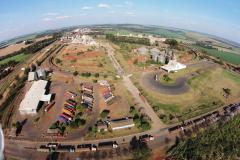 Vista geral do Porto Seco, Moega e estacionamentos de caminhões no pátio do Terminal de Cascavel