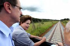 A presidenta Dilma Rousseff vistoriou, nesta quinta-feira (15), as obras da Ferrovia Norte-Sul, em Anápolis (GO) e Goianira (GO), com o objetivo de acompanhar de perto a evolução dos trabalhos de execução dos projetos incluídos no PAC – Programa de Aceleração do Crescimento, em seu 2º Ciclo – o PAC 2