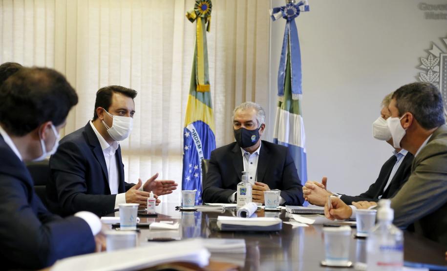 Autoridades em reunião