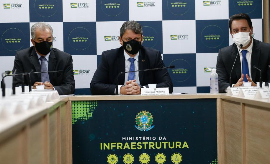 Governadores do PR e MS no Minfra