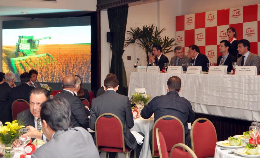 Richa espera inclusão do Paraná no plano federal de concessões Richa espera inclusão do Paraná no plano federal de concessões