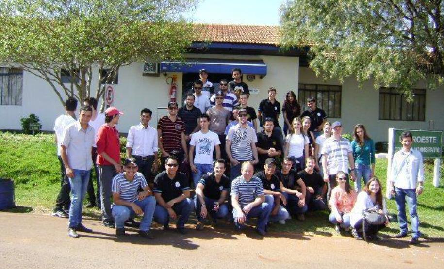 Alunos de Logística da Fasul visitam Terminal da Ferroeste Alunos de Logística da Fasul visitam Terminal da Ferroeste