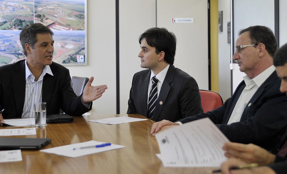 Posse 3 Reunião do Conselho de Administração da Ferroeste, com a presidência do secretário José Richa Filho.