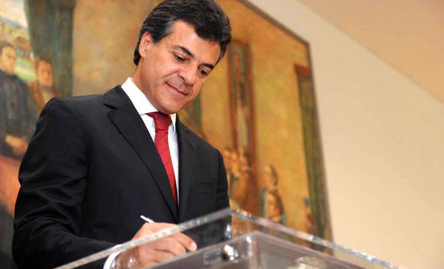 Governador Beto Richa fala sobre ferrovias e Ferroeste em entrevista para jornais do interior Governador Beto Richa fala sobre ferrovias e Ferroeste em entrevista para jornais do interior