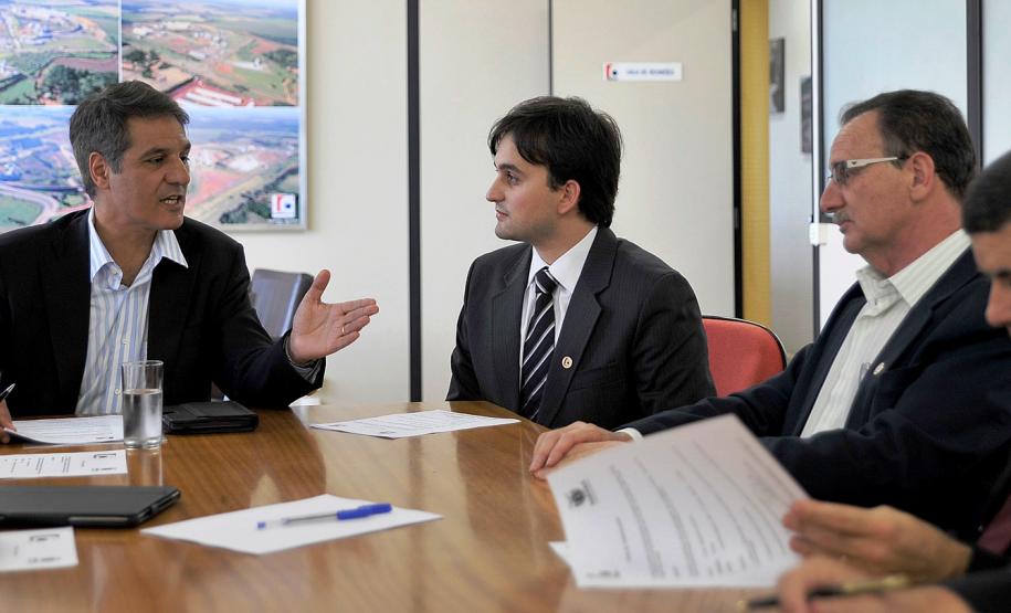 Ferroeste e DER tem encontro com  lideranças regionais na Associação  Comercial de Francisco Beltrão Ferroeste e DER tem encontro com 
lideranças regionais na Associação 
Comercial de Francisco Beltrão