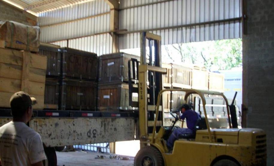 Descarregamento de peças em Guarapuava