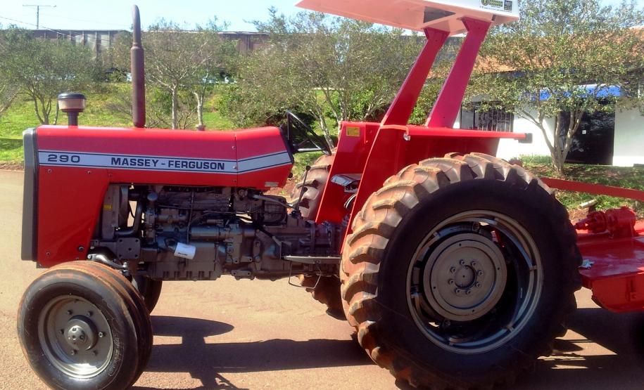 Trator 2 Trator depois da reforma.