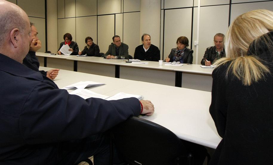 Meio ambiente - Recicláveis ? Lixo reciclável ? Comissão discute a ampliação do Projeto de Recicláveis do Departamento de Estradas de Rodagem ? Curitiba 25/06/13 ? Foto Jorge Woll ? SEIL/DER