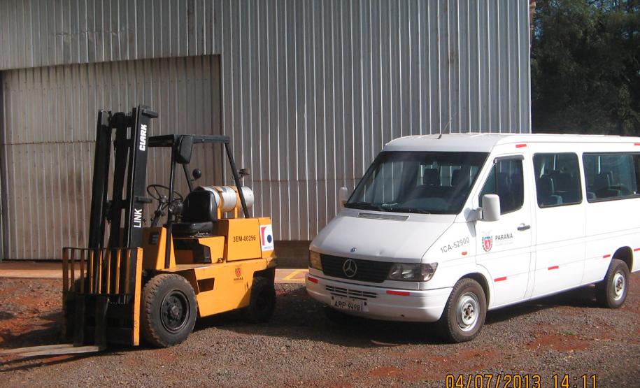 Ferroeste recebe Van e empilhadeira do DER Ferroeste recebe Van e empilhadeira do DER