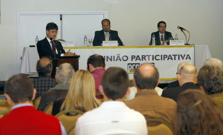 Mesa dirigente na reunião para a tomada de subsídios da ANTT