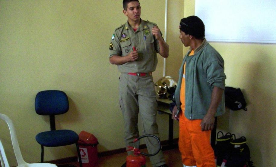 Bombeiros treinam pessoal da Ferroeste em Guarapuava