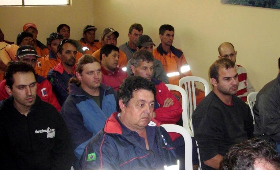 Bombeiros treinam pessoal da Ferroeste em Guarapuava Bombeiros treinam pessoal da Ferroeste em Guarapuava