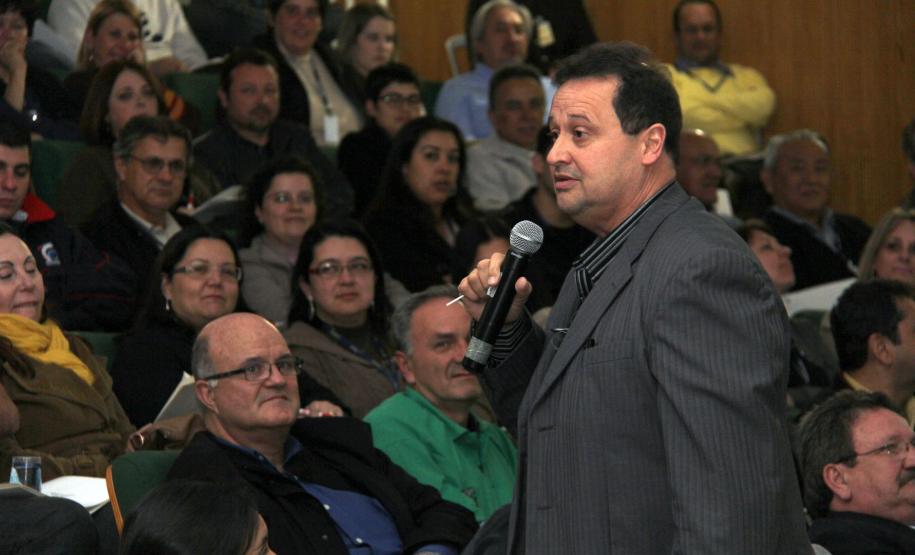 Reciclar ? Projeto ? Projeto Educar ? lançamento do Programa da Secretaria de Infra estrutura e Logística e Departamento de Estradas de Rodagem, DER, para educar e reciclar. Na foto o palestrante Laerty Dudas. Foto Jorge Woll ? SEIL/DER.
