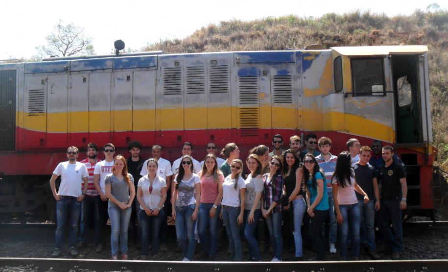 Alunos de engenharia da UFPR visitam terminal