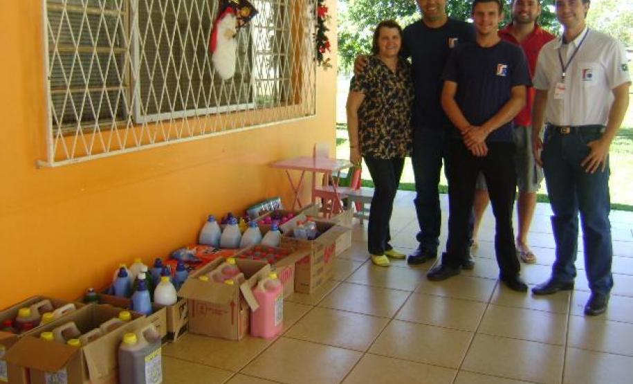 Doação no Lar dos Bebês Funcionários da Ferroeste fazem “amigo secreto” solidário em Cascavel