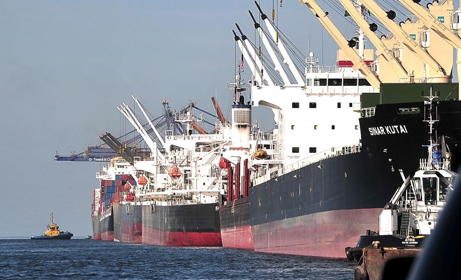 Governo investe R$ 2,5 bilhões em infraestrutura para escoar safra recorde. Porto de Paranaguá.Foto: Jorge Woll/DER