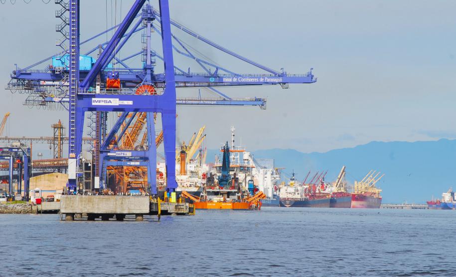 Governo investe R$ 2,5 bilhões em infraestrutura para escoar safra recorde. Porto de Paranaguá.Foto: Jorge Woll/DER