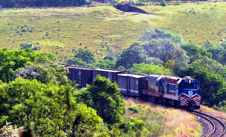Ferroeste. Cascavel a Guarapuava, Guaraniaçu, 15.09.12. Foto Chuniti Kawamura/ANPr.