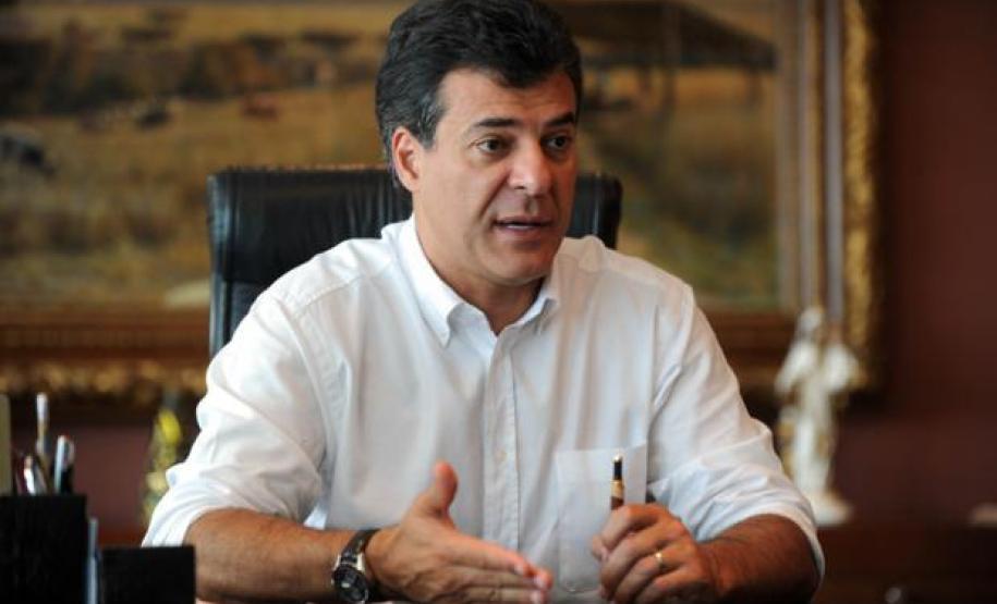 Beto Richa fala sobre fortalecimento da Ferroeste a jornal