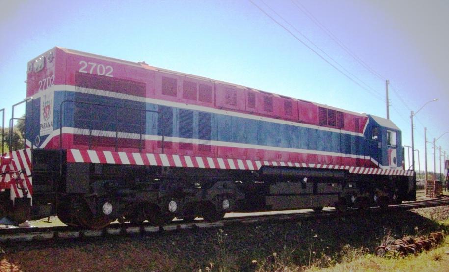 Nova locomotiva MX-620 (2702)  já circula com as cores da Ferroeste