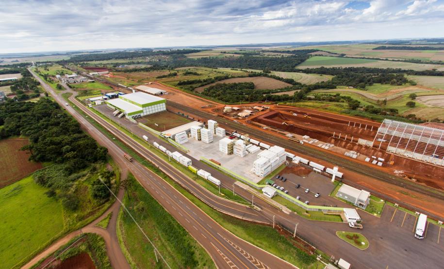 Investindo no terminal Ferroeste.