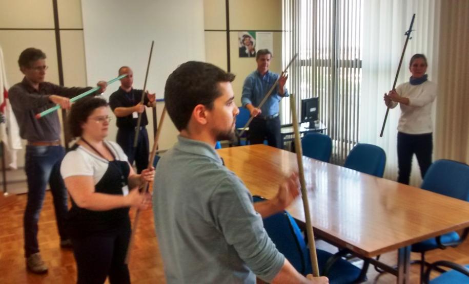 Ginástica laboral Funcionários aderem à ginástica laboral na unidade da Ferroeste em Curitiba