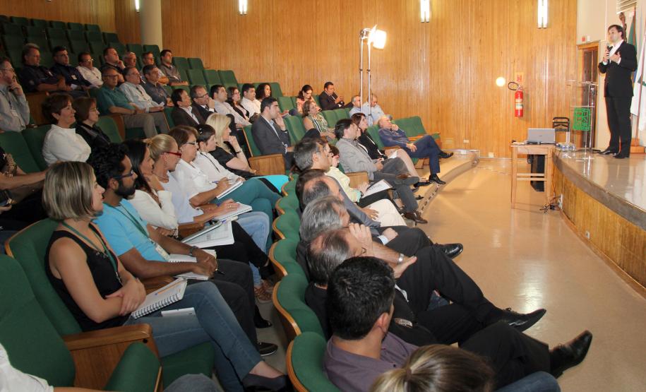 Ferroeste participa de encontro da Secretaria de Infraestrutura para apresentar Plano de Ações para 2015/18 Apresentação da Ferroeste.