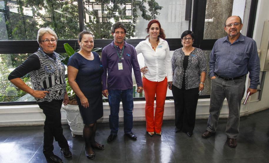 Equipe de voluntários do proejto "Educar para Reciclar". Esq. p/ dir: Enedir, Élide, Luiz Carlos, Beatriz, Nivea e Antonio Carlos. Curitiba, 13/08/2015. Foto: Pedro Ribas/ANPr