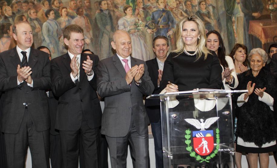 Governador em exercício Ademar Traiano, trasmite o cargo para a vice-governadora Cida Borghetti. Curitiba, 19/10/2015. Foto: Pedro Ribas/ANPr