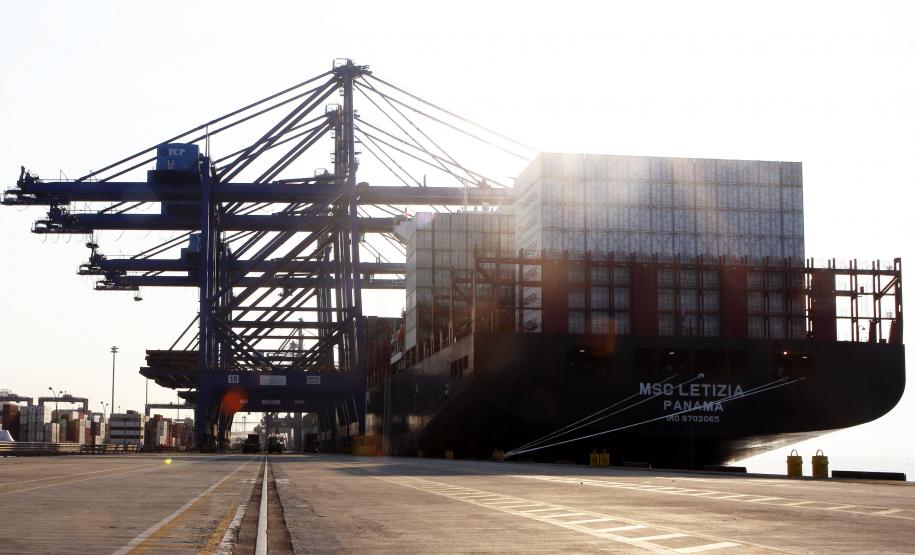 Congelados: contêineres para o exterior. Congelados: contêineres para o exterior.