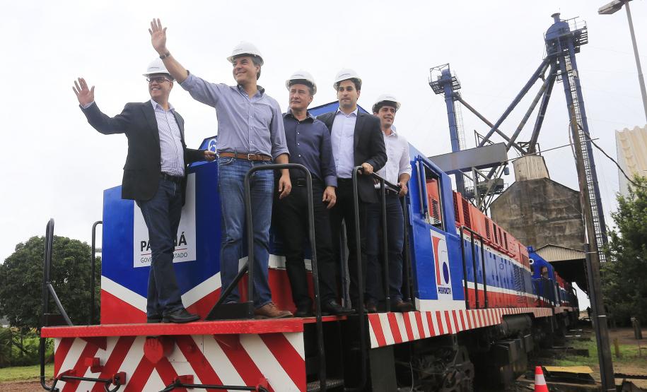 O Governador Beto Richa entrega em Cascavel, oeste do Paraná,  cinco novas locomotivas e 400 vagões que a Ferroeste comprou em 2015 e que reforçarão o escoamento da atual safra de verão