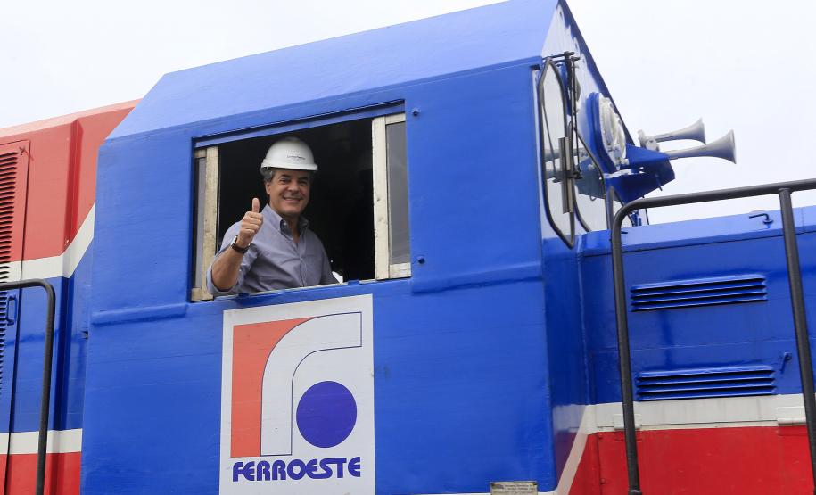 O Governador Beto Richa entrega em Cascavel, oeste do Paraná,  cinco novas locomotivas e 400 vagões que a Ferroeste comprou em 2015 e que reforçarão o escoamento da atual safra de verão