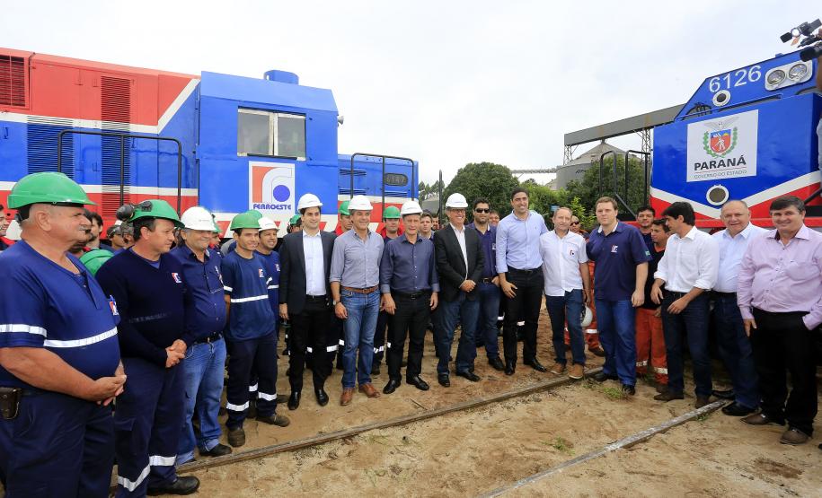 O Governador Beto Richa entrega em Cascavel, oeste do Paraná,  cinco novas locomotivas e 400 vagões que a Ferroeste comprou em 2015 e que reforçarão o escoamento da atual safra de verão
