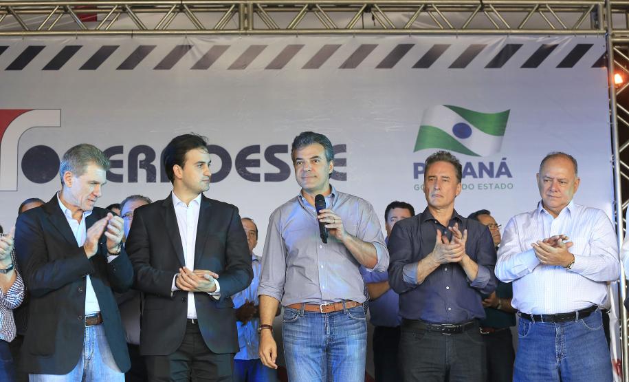 O Governador Beto Richa entrega em Cascavel, oeste do Paraná,  cinco novas locomotivas e 400 vagões que a Ferroeste comprou em 2015 e que reforçarão o escoamento da atual safra de verão